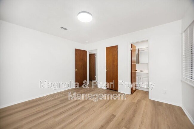 Building Photo - 207 Westwood Pl