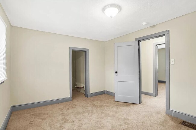 Building Photo - 1611 Nichol Ave