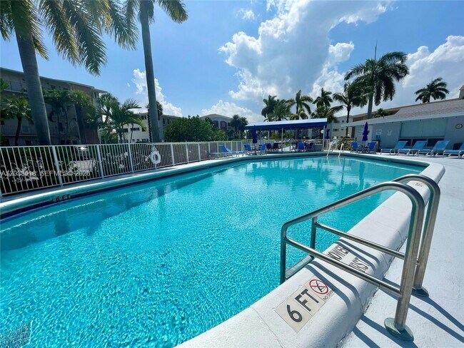 Building Photo - 450 Paradise Isle Blvd