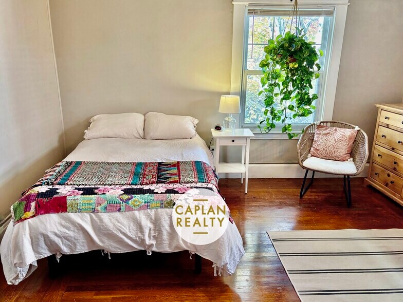 Building Photo - 25 W Rock Ave