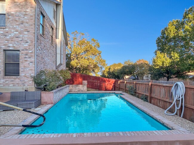 Building Photo - Freshly Updated 4-Bedroom Home with Pool, Fireplace & New Flooring in Universal City