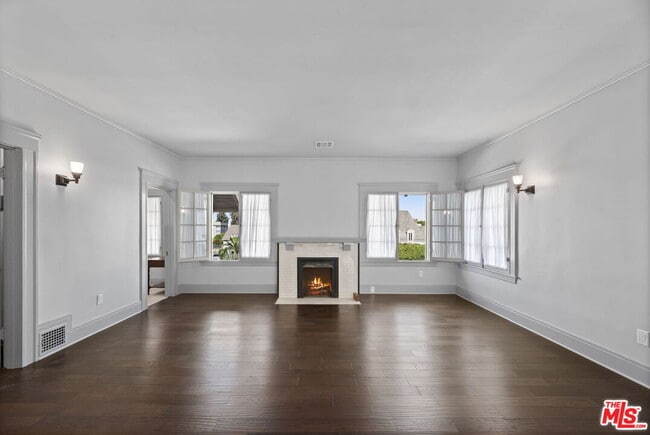 Building Photo - 344 S Kingsley Dr