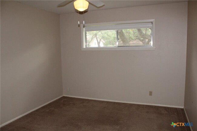 Building Photo - 525 Beverly Ln