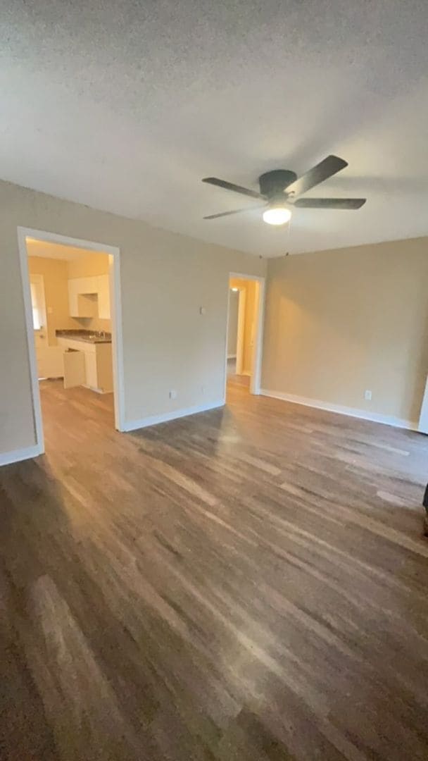 Building Photo - 2 bedroom and 1 bath home