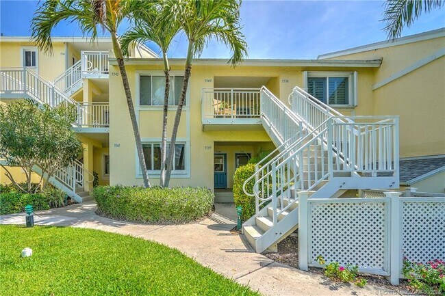 Primary Photo - 5539 NE Gulfstream Way