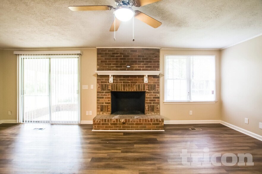 Building Photo - 6360 Pine Frost Dr