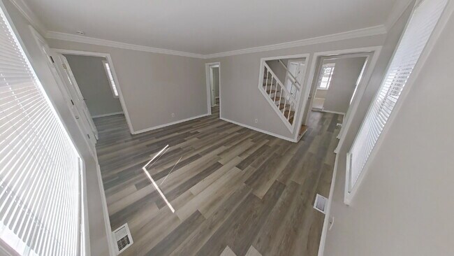 Building Photo - "3-Bedroom Home in Roseville - Spacious 1294 Sq Ft Comfort!"