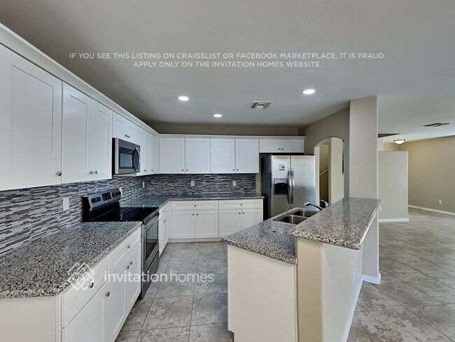 Building Photo - 1325 E Saguaro Trail