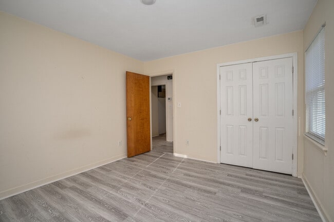 Building Photo - 1328 Maple St