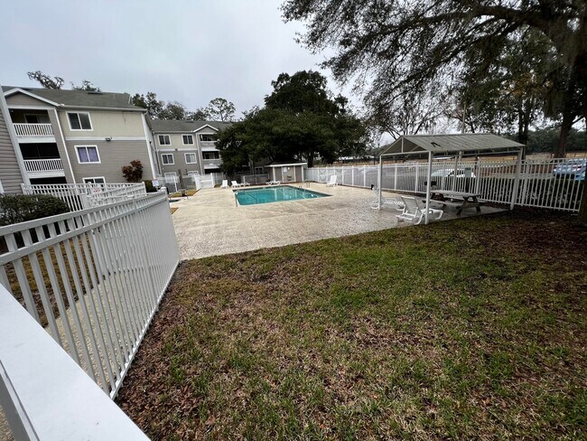 Building Photo - 4000 SW 23rd St