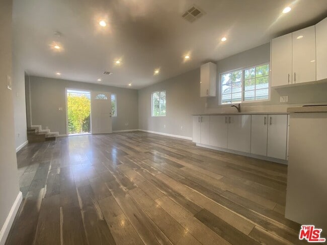 Building Photo - 8448 Fenwick St