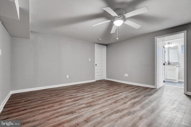 Building Photo - 6722 Brentwood Ave