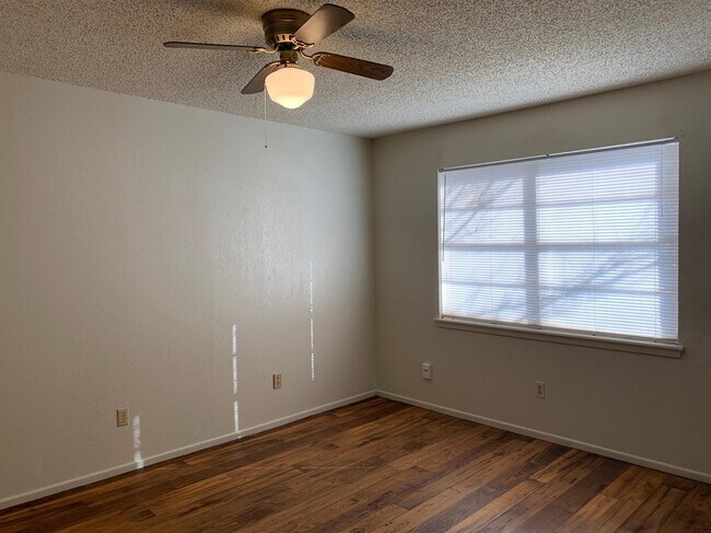 Building Photo - 606 N Elkhart Ave