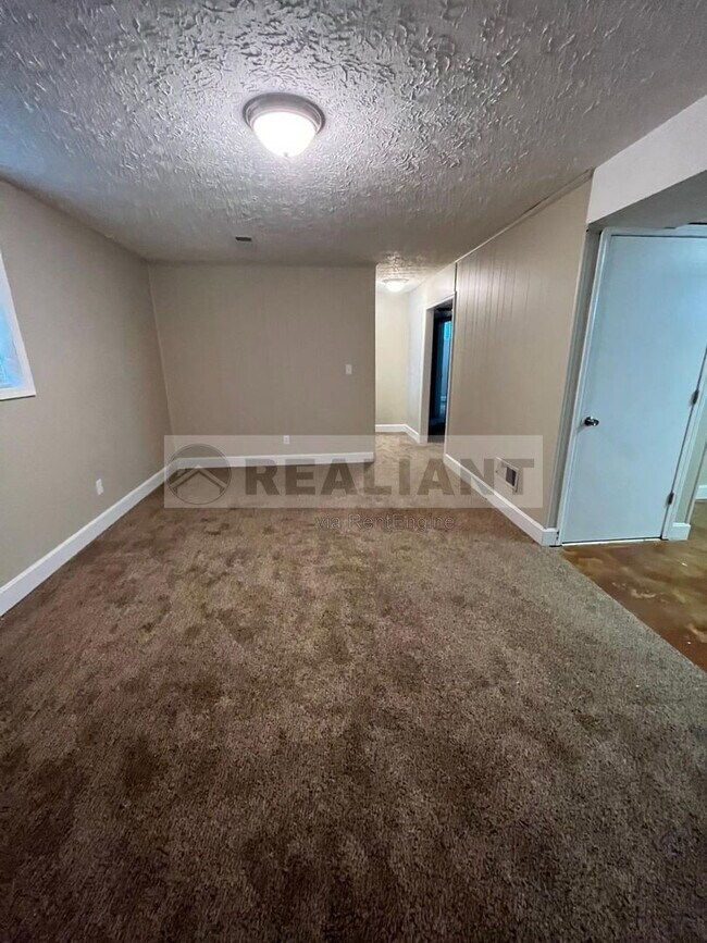 Building Photo - 4013 Elora Ln