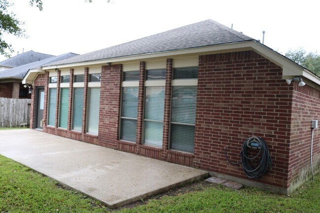 Building Photo - 2531 Llano Springs Dr