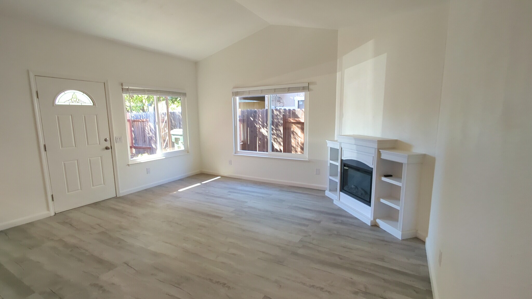Building Photo - 10402 S White Rock Rd