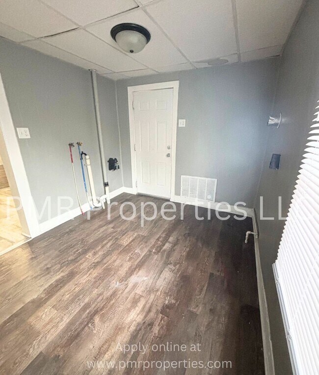 Building Photo - 516 S 16th St