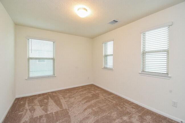 Building Photo - 4930 Lucky Fawn Ln