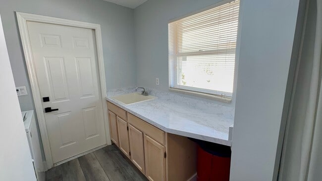 Building Photo - 5465 Grande Palm Cir