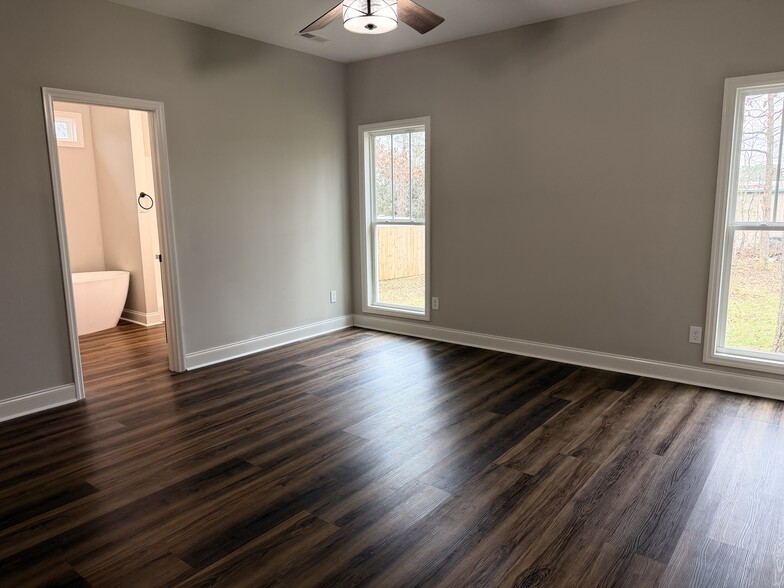 Building Photo - 10515 Wall Triana Hwy