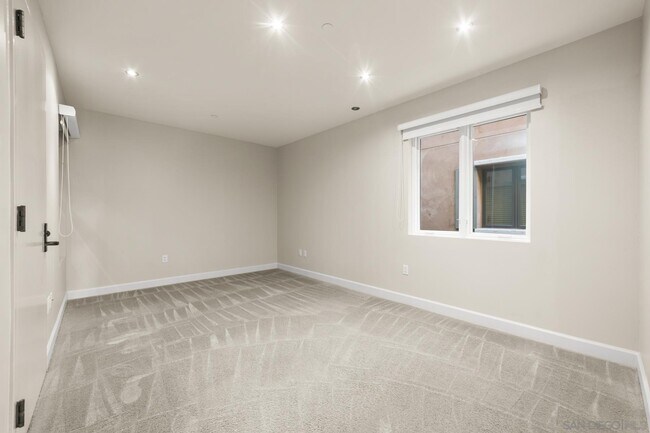 Building Photo - 1020 Genter St