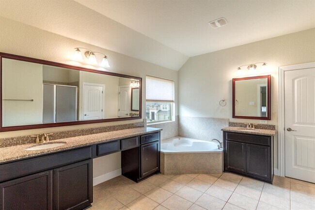 Building Photo - 2608 Pecan Creek Dr