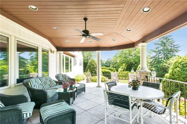 Building Photo - 40 Meadow Rd