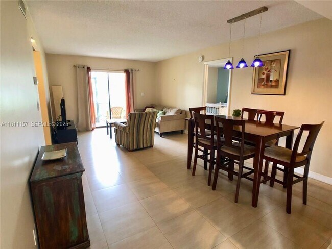 Building Photo - 10026 Winding Lake Rd