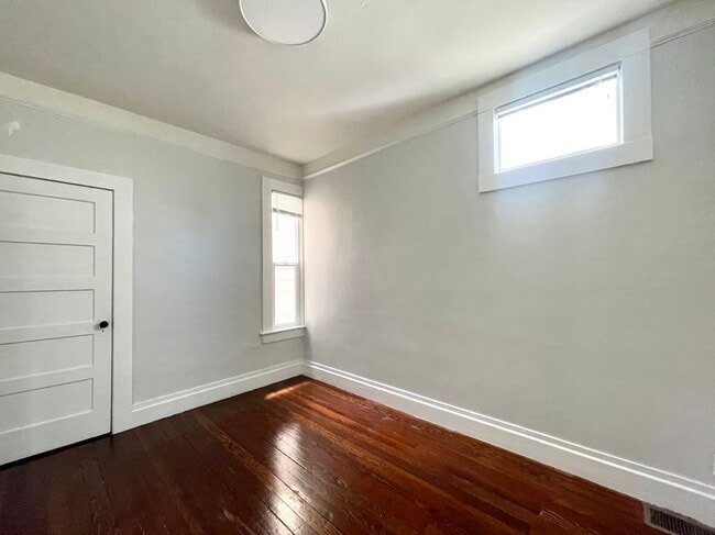 Building Photo - 34 Abbey St