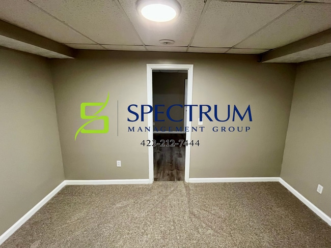 Building Photo - Now accepting applications - Large 4 bedroom 2 bath single family home Dandridge, TN