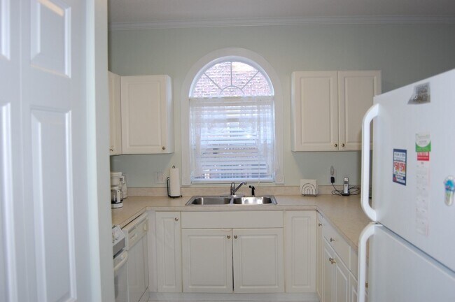 Building Photo - 4231 Hibiscus Dr