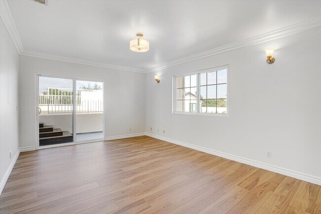 Building Photo - Get This House Now