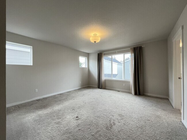 Building Photo - Stunning 2024 Built 5BR Home with Main-Level Suite, EV Charger & Covered Patio Near River Terrace