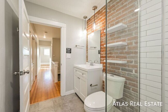 Building Photo - 476 N Washington St