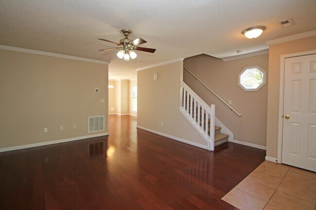 Building Photo - 760 Camelot Ln