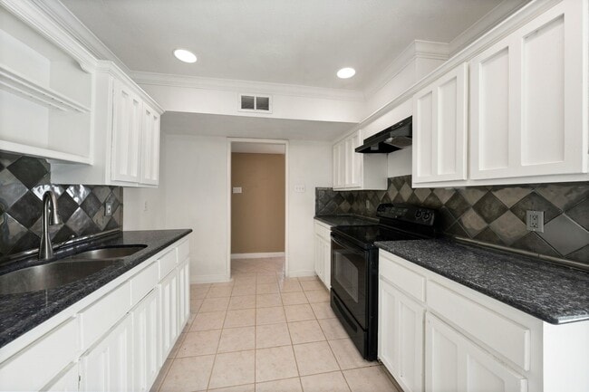 Building Photo - 22831 Millgate Dr