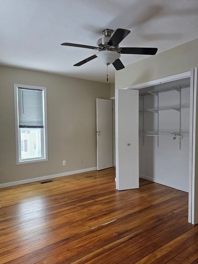 Building Photo - Spacious Home Across from University of Findlay