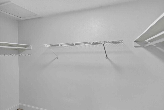 Building Photo - 458 SW 9th St