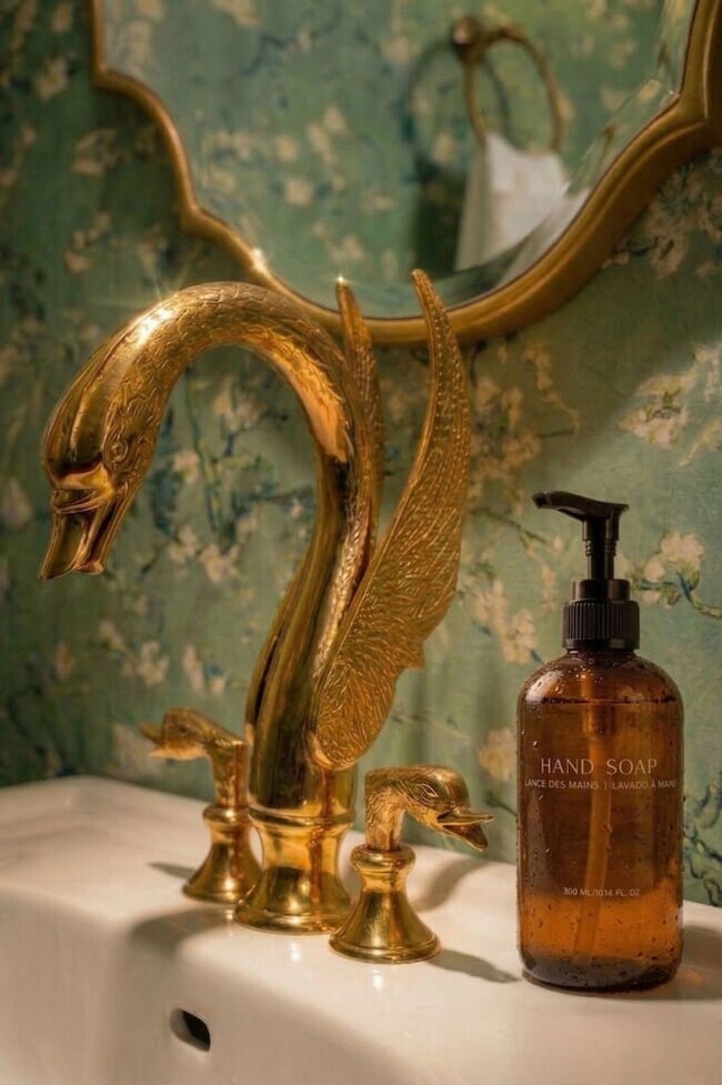 Building Photo - 152 E McMicken Ave