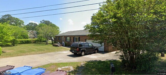 Building Photo - 1301 Altoona St