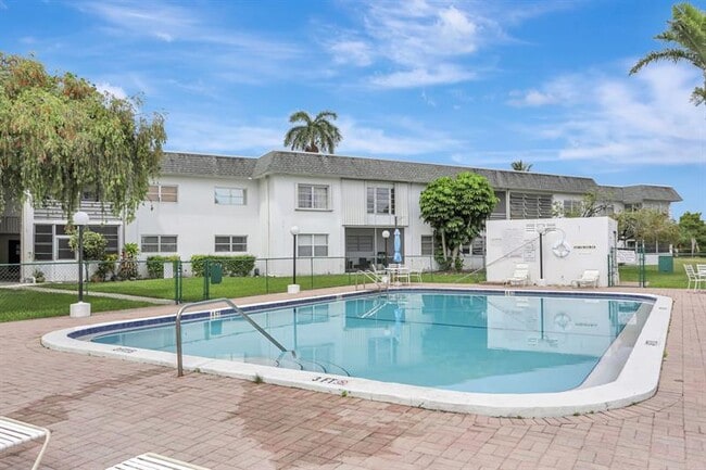 Building Photo - 6507 Winfield Blvd