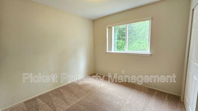 Building Photo - 11389 Symes Rd NW