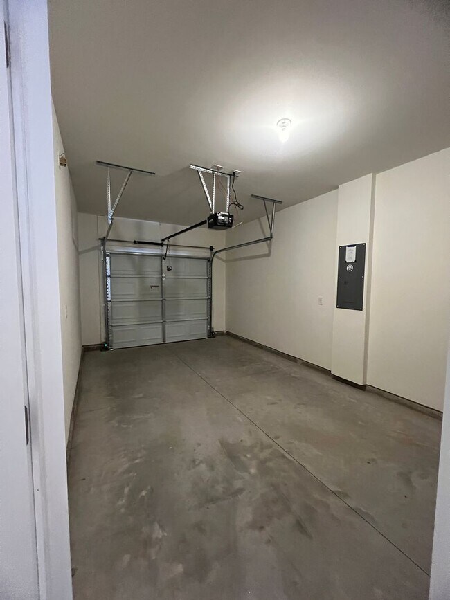 Building Photo - Brand New 3 Bedroom Townhome Available NOW...