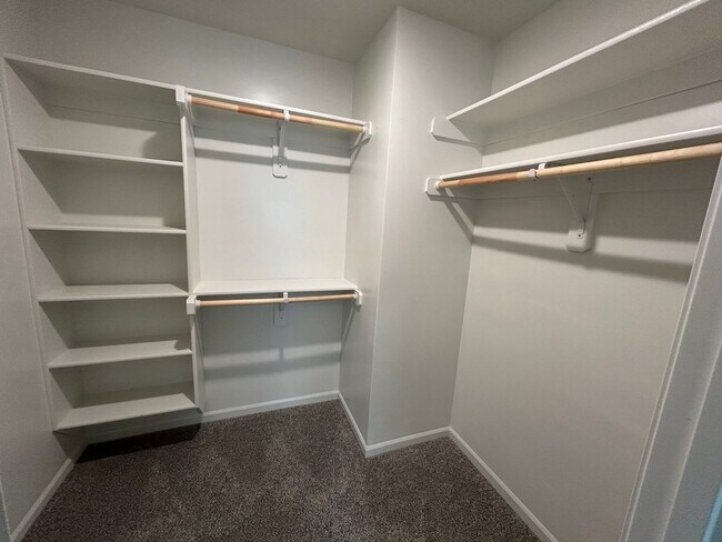 Building Photo - 620-622 Fall Meadow