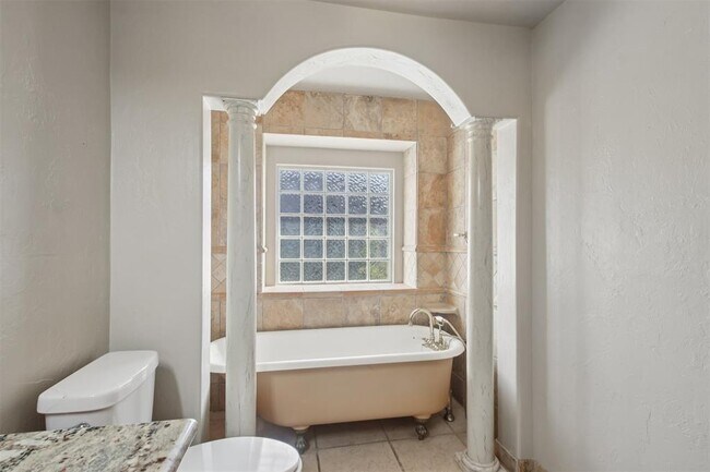 Building Photo - 10516 NW 16th St