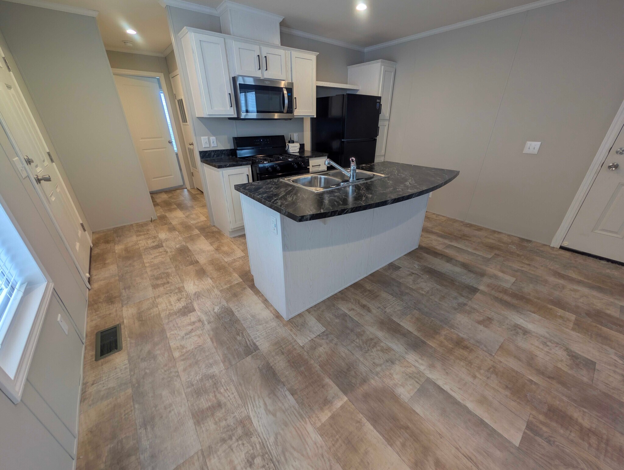 Building Photo - 15868 Marentette Dr