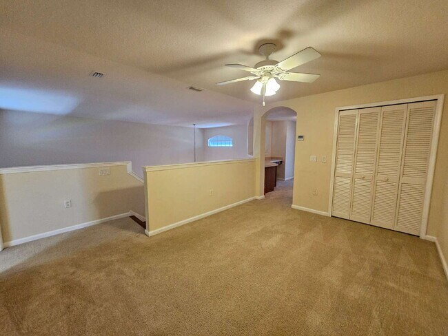 Building Photo - Large Melbourne Townhome