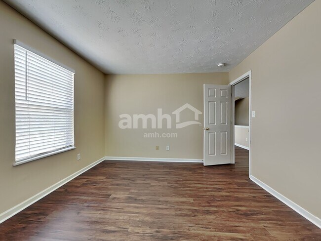 Building Photo - 32 Ascot Glen Dr
