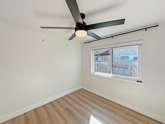 Building Photo - Updated 3B/2BA House in Oceanside!