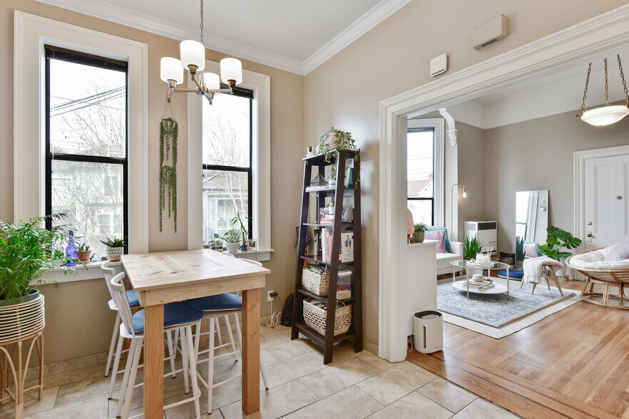 Building Photo - 1418 Cottage St